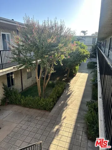 a view of a house with backyard and garden
