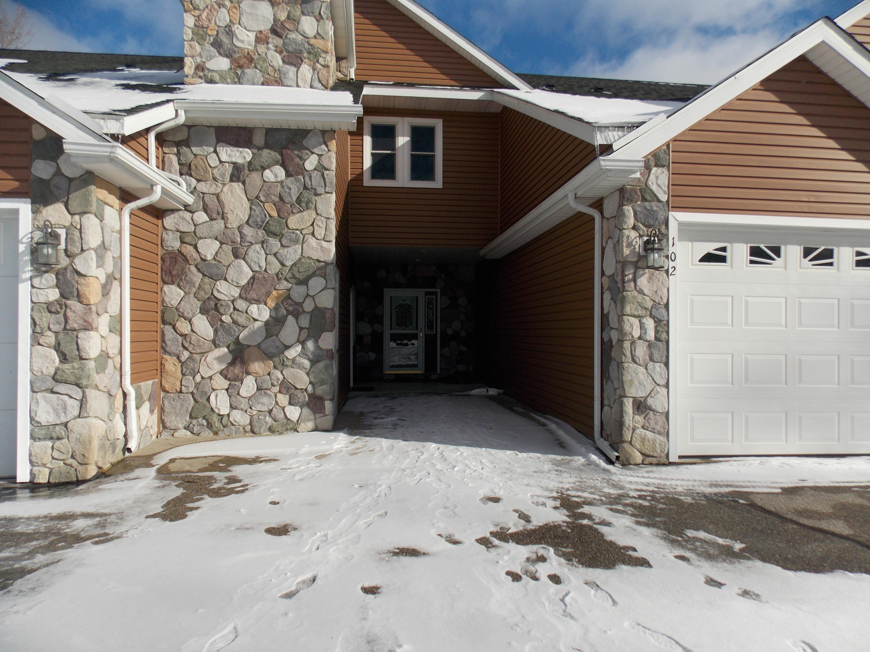 1712 North Black River Road Cheboygan, MI 49721 - Photo 2 of 26 Gallery Image 2