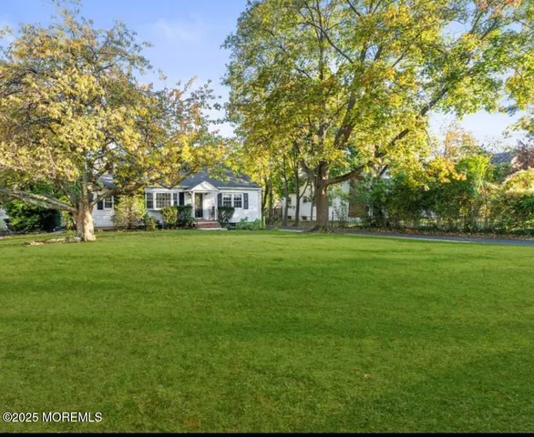 a view of house with a big yard