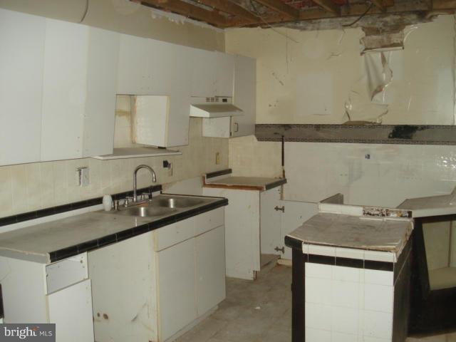3910 Reisterstown Road Baltimore, MD 21215 - Photo 2 of 11 Kitchen