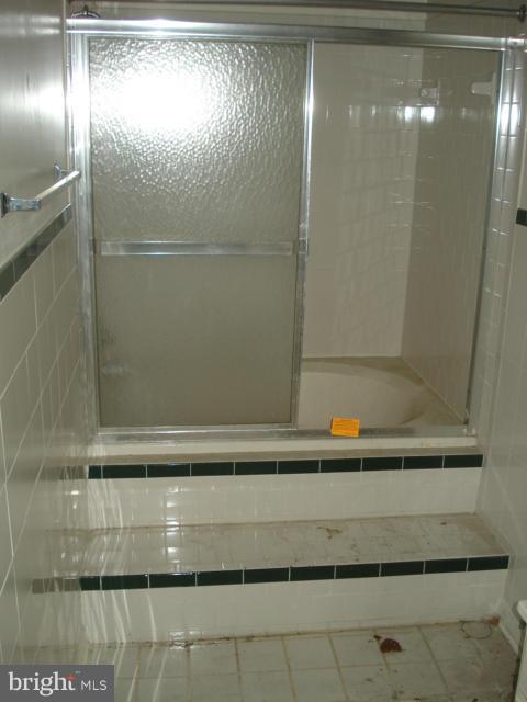 3910 Reisterstown Road Baltimore, MD 21215 - Photo 6 of 11 Bath