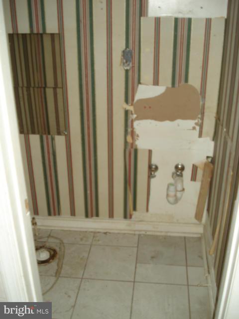 3910 Reisterstown Road Baltimore, MD 21215 - Photo 10 of 11 Bath