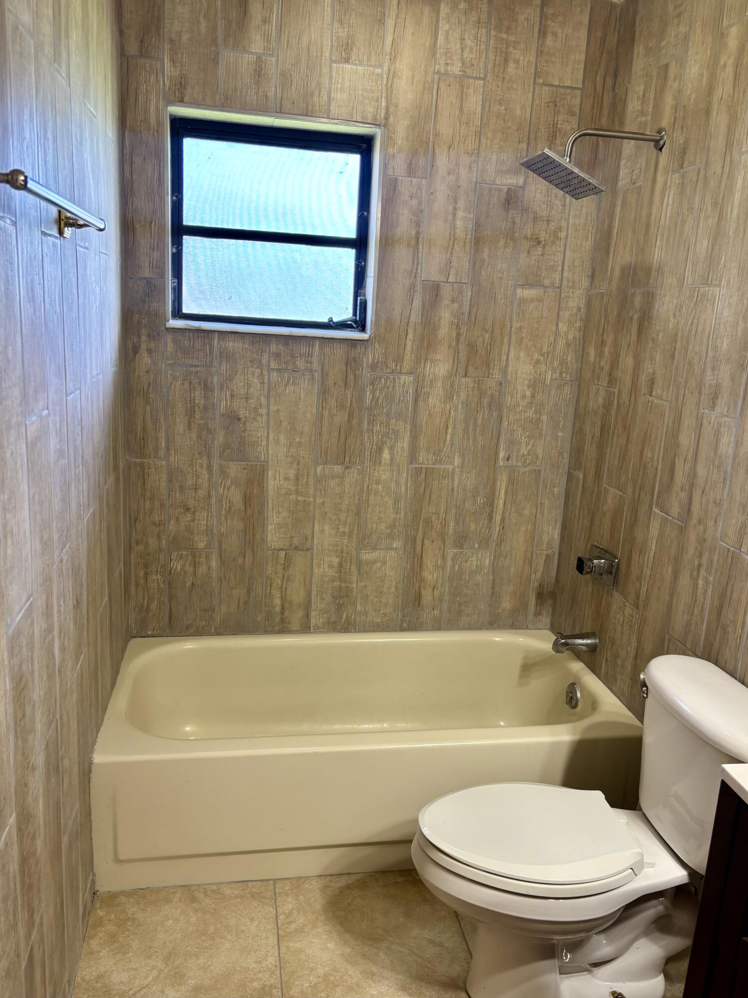 4916 Eaglewood Road, Unit A Boynton Beach, FL 33436 - Photo 20 of 35 Social Bathroom
