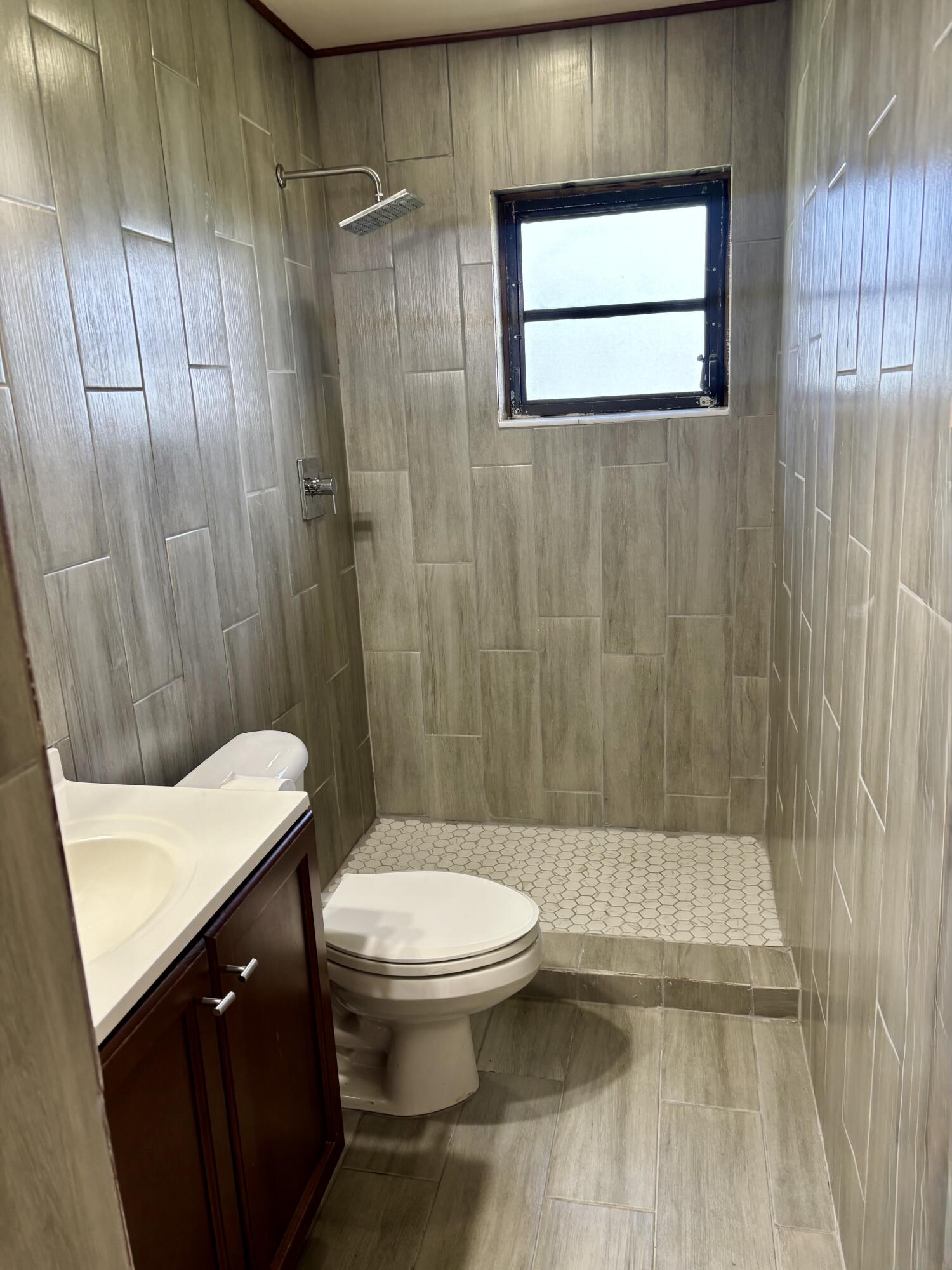 4916 Eaglewood Road, Unit A Boynton Beach, FL 33436 - Photo 21 of 35 Social Bathroom