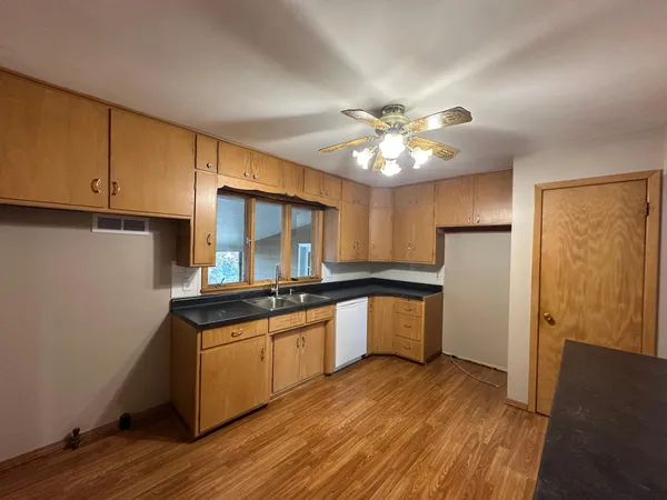 $235,000 | 1123 Elmhurst Avenue, Luverne, MN 56156