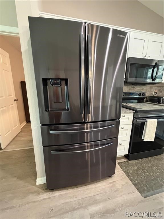 13591 Southwest 112th Street Dunnellon, FL 34432 - Photo 6 of 24 a metallic refrigerator freezer sitting inside of a kitchen