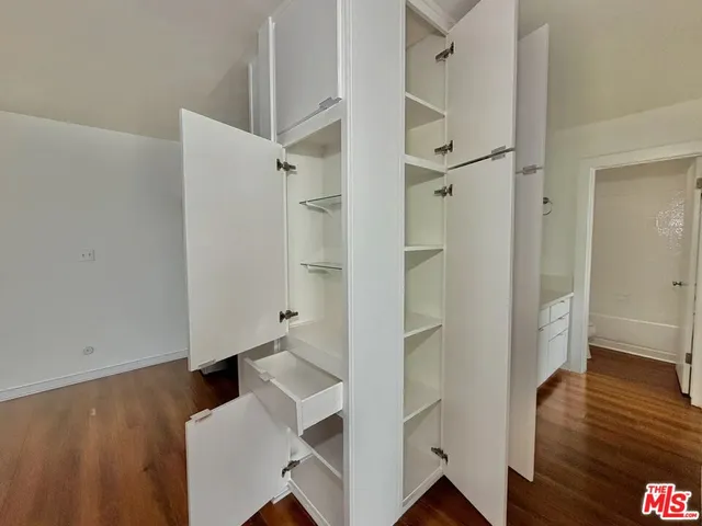 $2,295 | 5805 West 8th Street, Unit 318, Los Angeles, CA 90036