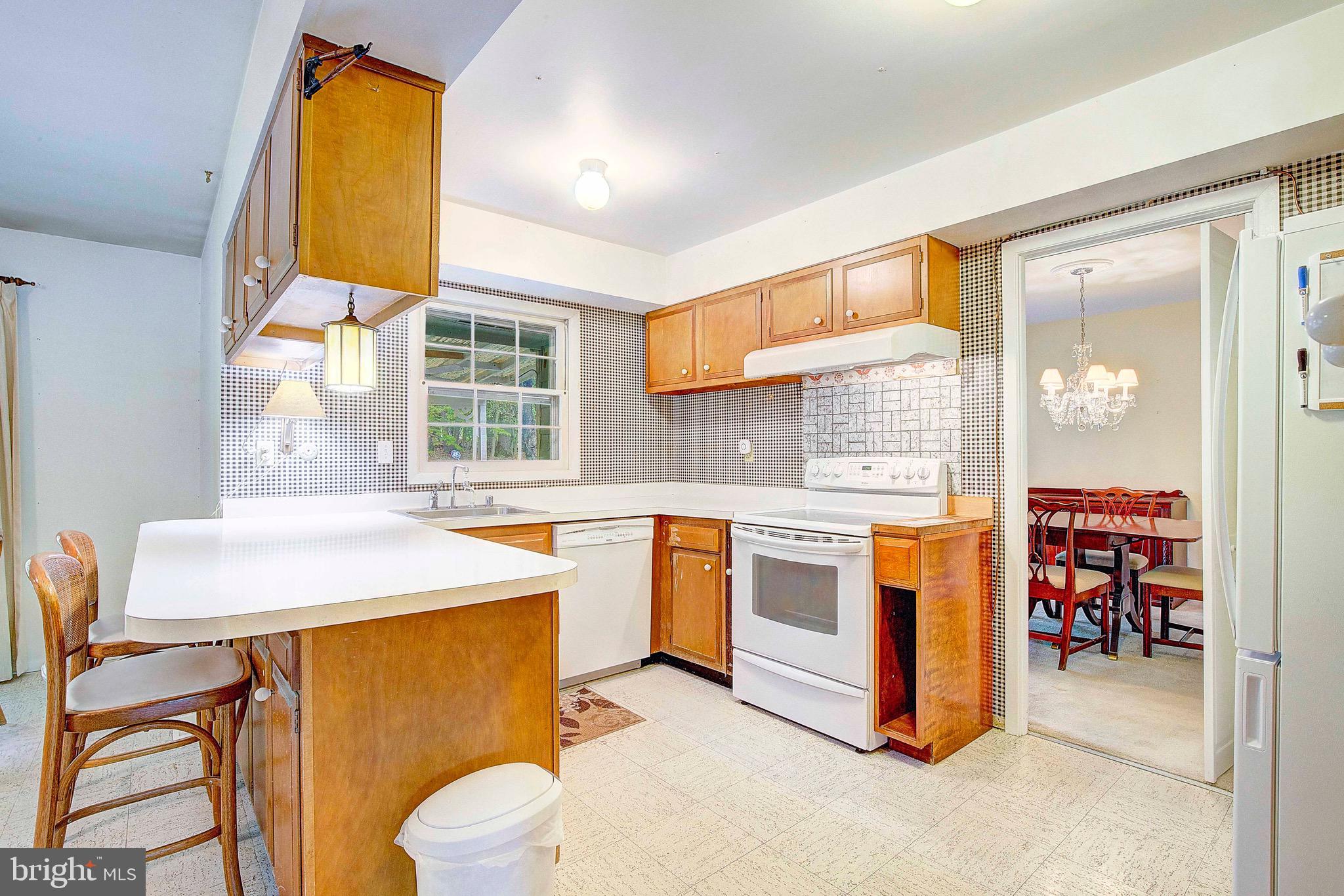 8705 Crestmont Lane Laurel, MD 20708 - Photo 19 of 31 Kitchen