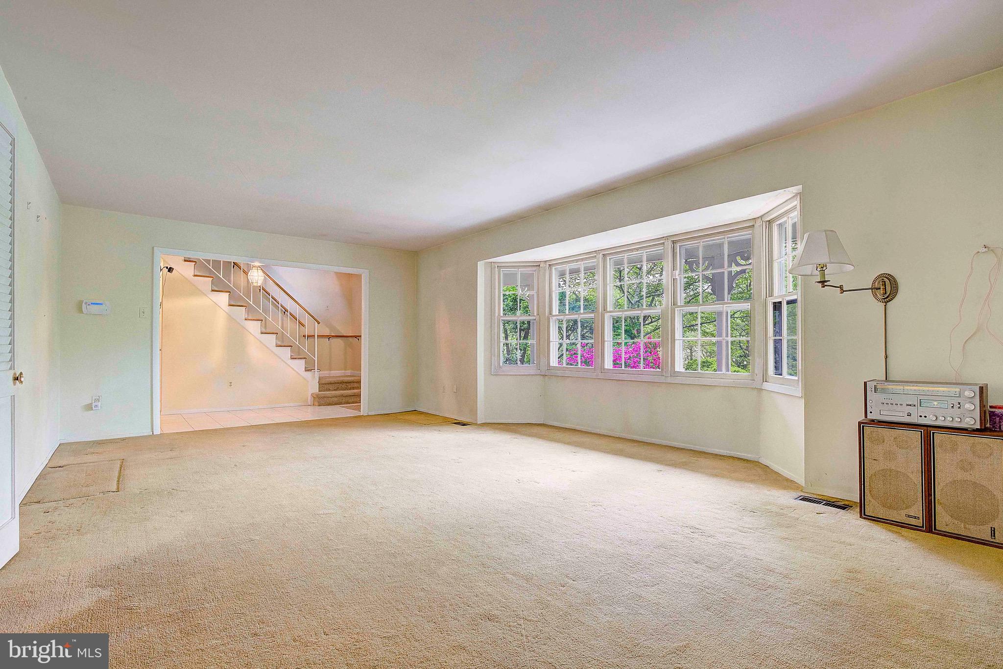 8705 Crestmont Lane Laurel, MD 20708 - Photo 20 of 31 Living room