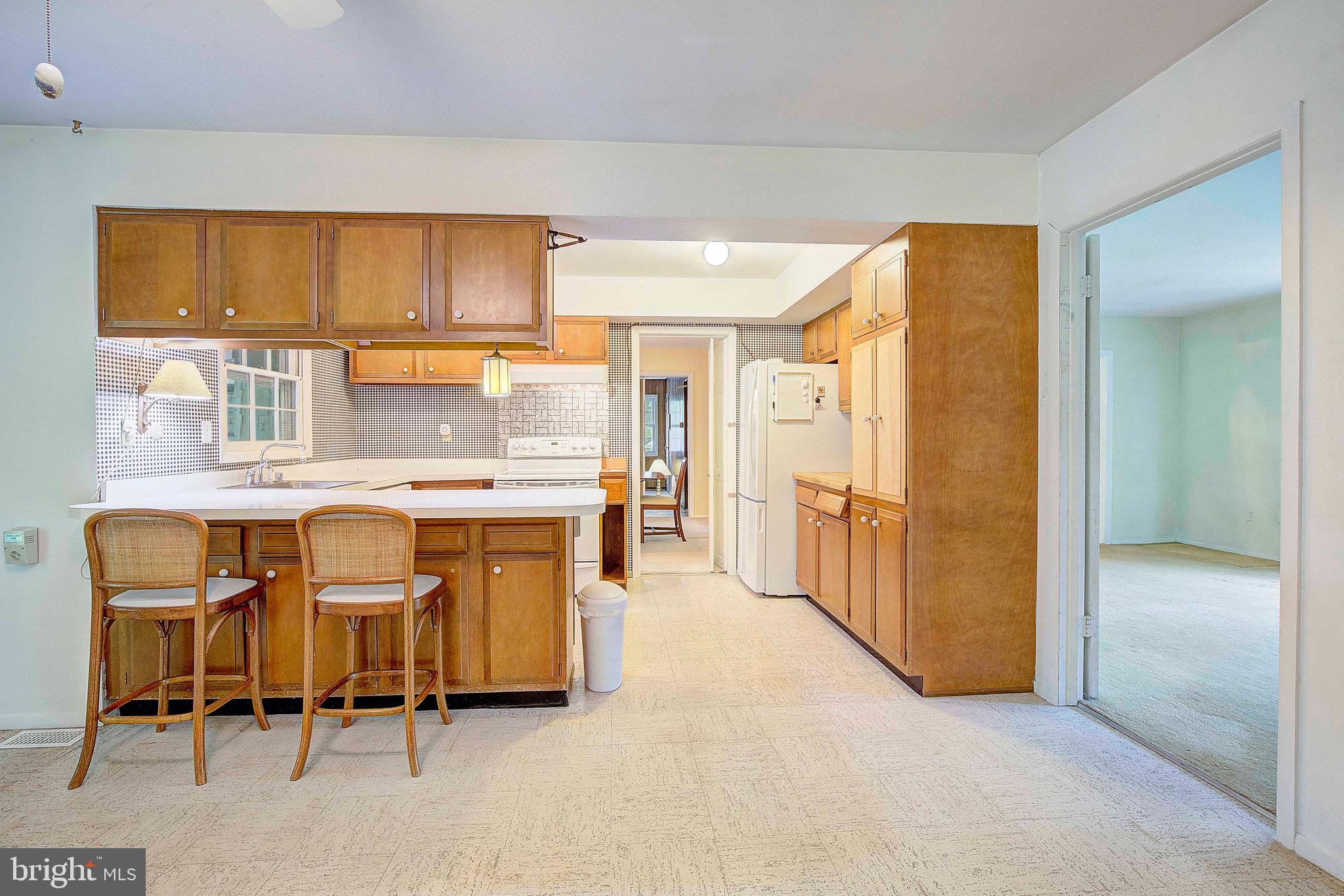 8705 Crestmont Lane Laurel, MD 20708 - Photo 25 of 31 Kitchen