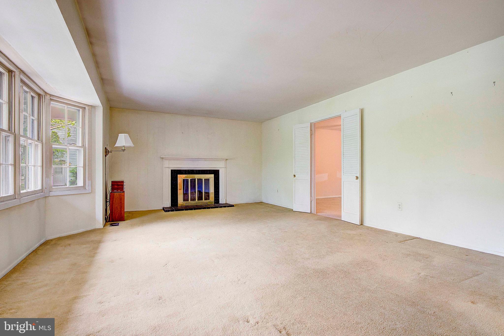 8705 Crestmont Lane Laurel, MD 20708 - Photo 3 of 31 Living room