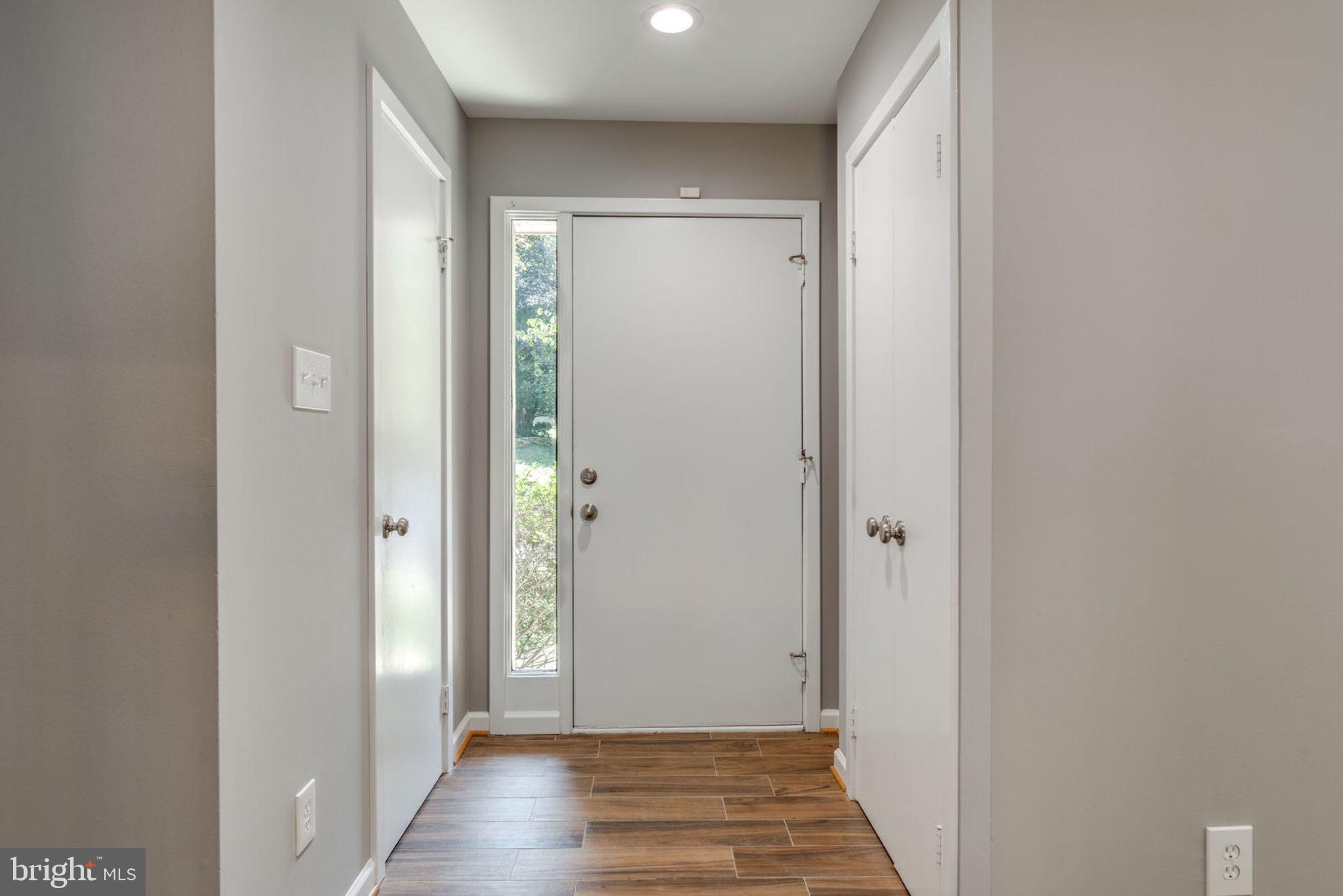 11048 Thrush Ridge Road Reston, VA 20191 - Photo 11 of 54 Foyer