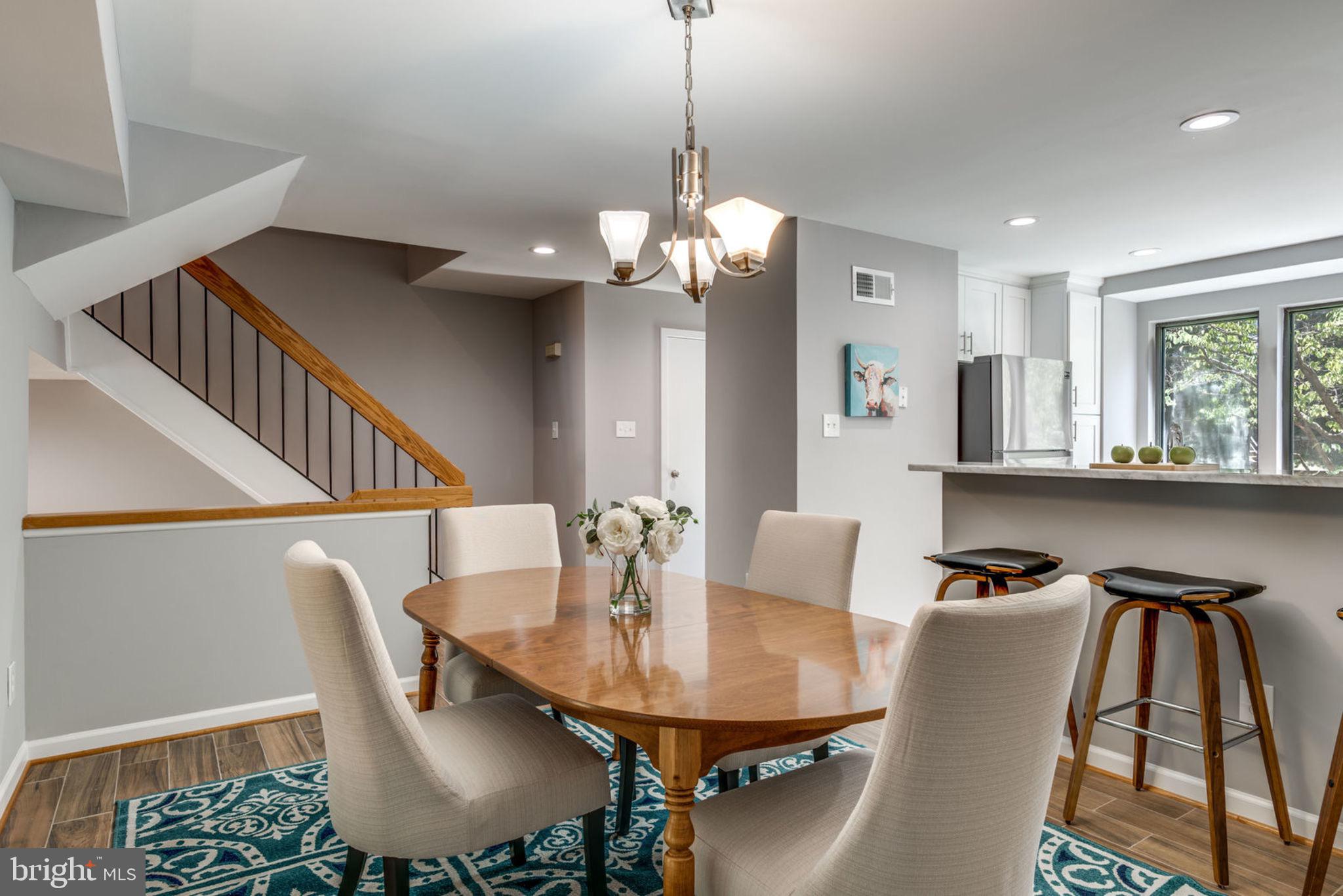 11048 Thrush Ridge Road Reston, VA 20191 - Photo 13 of 54 Dininig Room