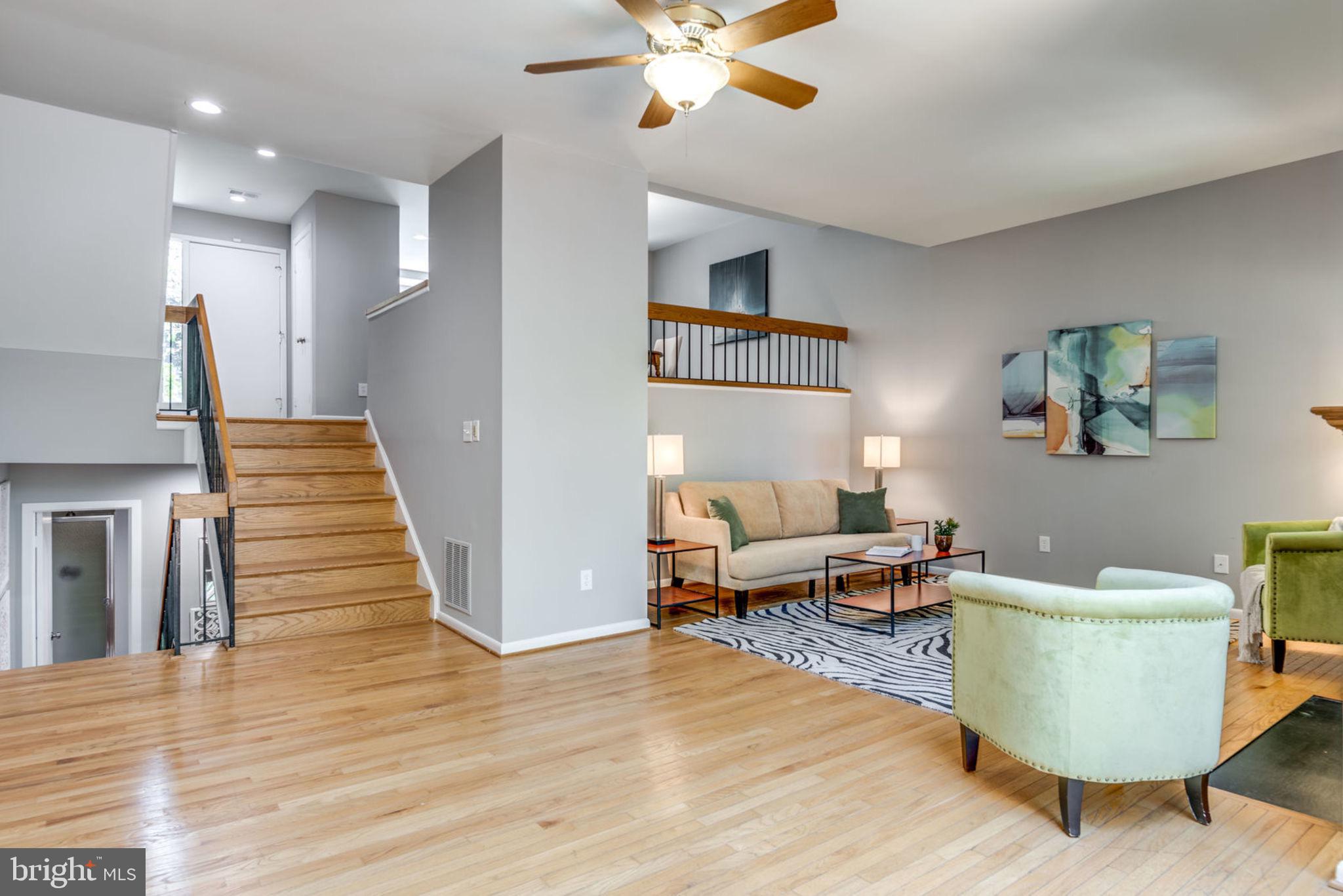 11048 Thrush Ridge Road Reston, VA 20191 - Photo 20 of 54 Living Room