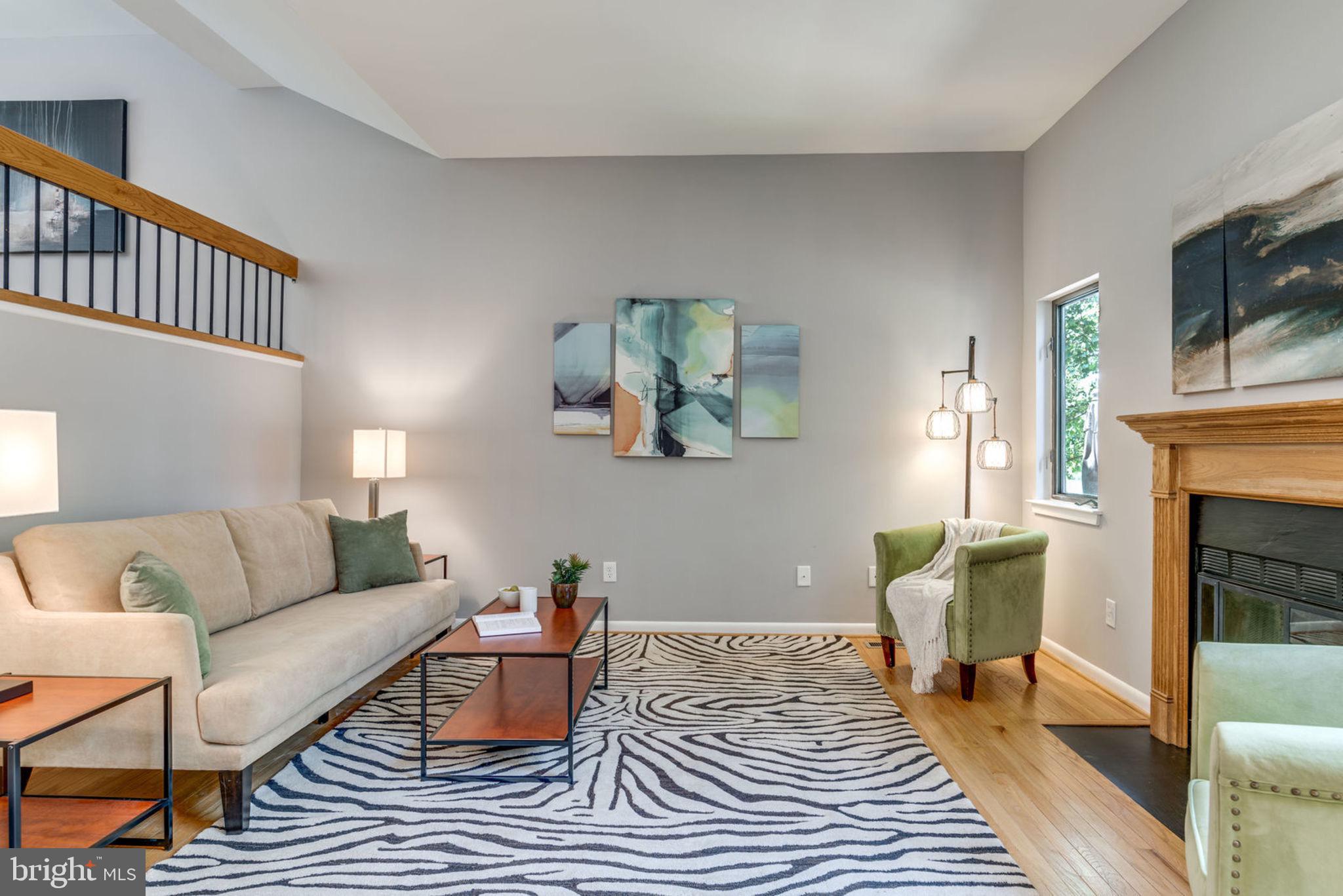 11048 Thrush Ridge Road Reston, VA 20191 - Photo 22 of 54 Living Room