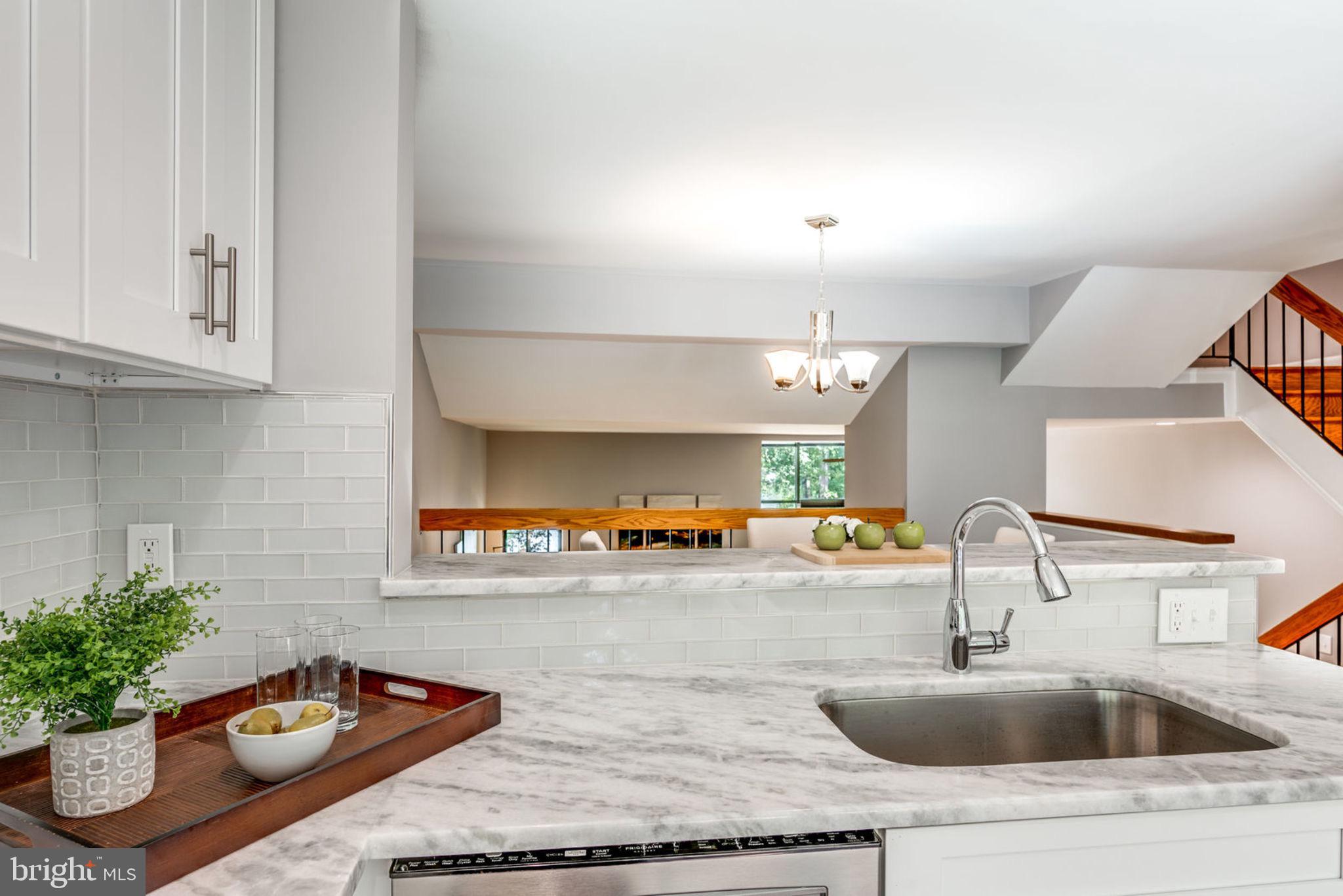 11048 Thrush Ridge Road Reston, VA 20191 - Photo 5 of 54 View