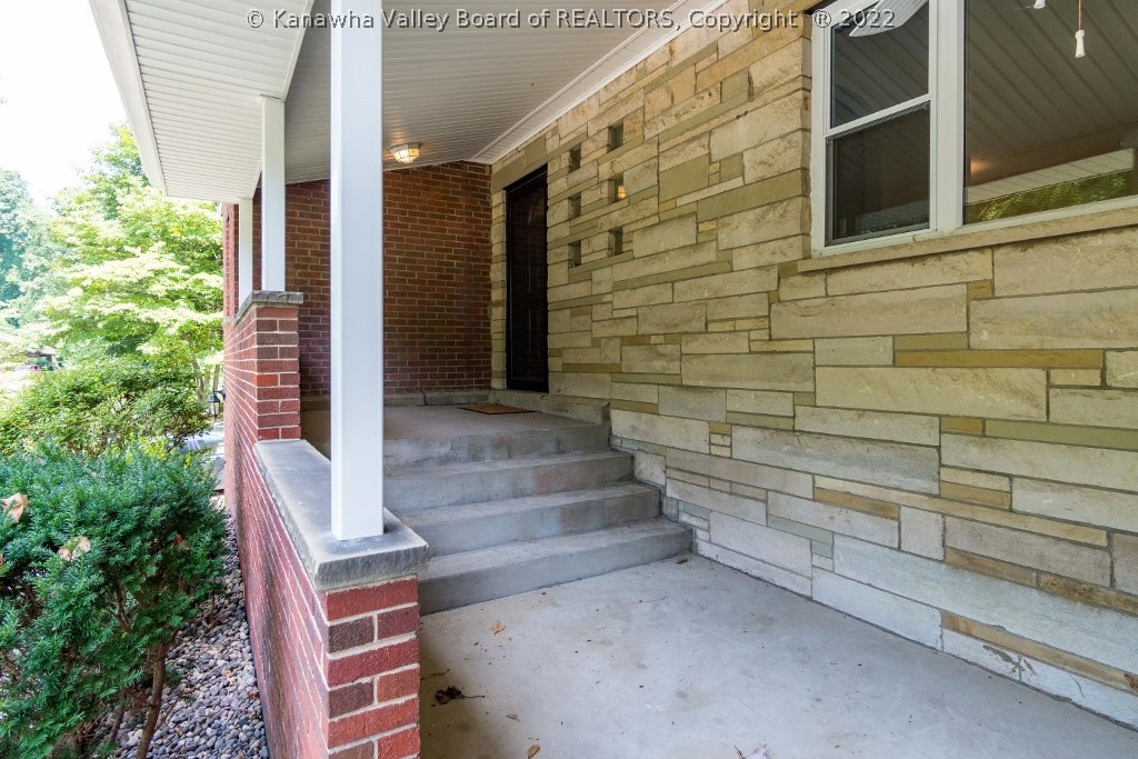 848 Chappell Road Charleston, WV 25304 - Photo 5 of 29 Gallery Image 5