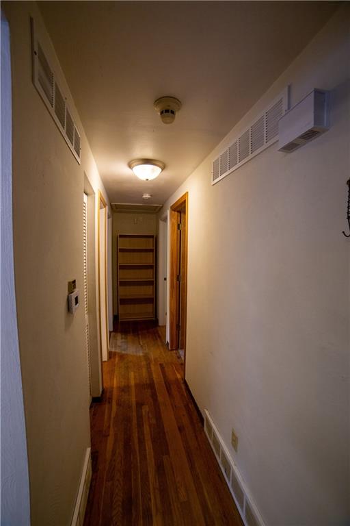 3029 Universal Road Pittsburgh, PA 15235 - Photo 10 of 17 Main hallway