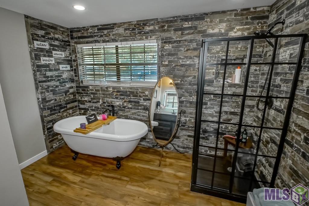 22343 Highway 22 Maurepas, LA 70449 - Photo 15 of 41 Spa like Bathroom