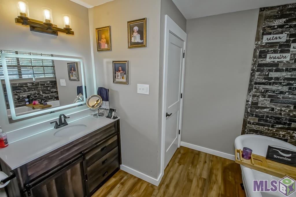 22343 Highway 22 Maurepas, LA 70449 - Photo 19 of 41 Guest Bathroom