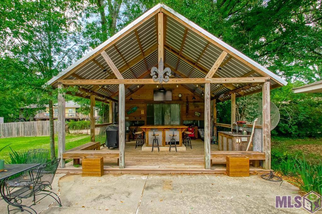 22343 Highway 22 Maurepas, LA 70449 - Photo 23 of 41 Backyard Chef's Dream Kitchen
