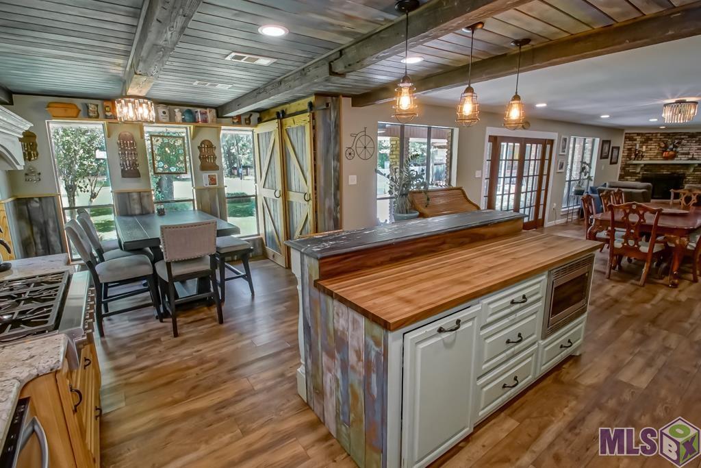 22343 Highway 22 Maurepas, LA 70449 - Photo 7 of 41 Spacious Bar