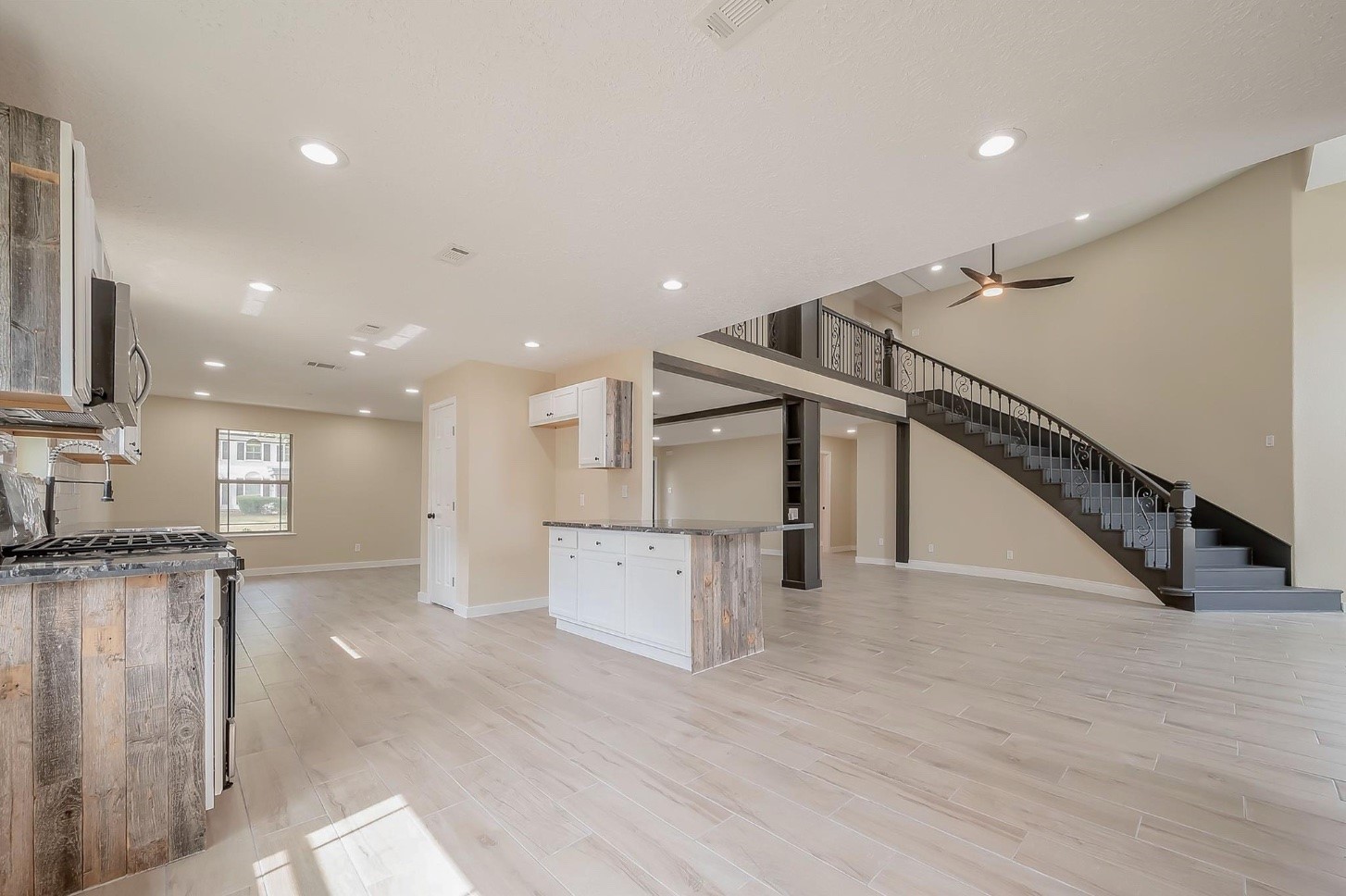 1011 Klamath Lane Houston, TX 77090 - Photo 7 of 15