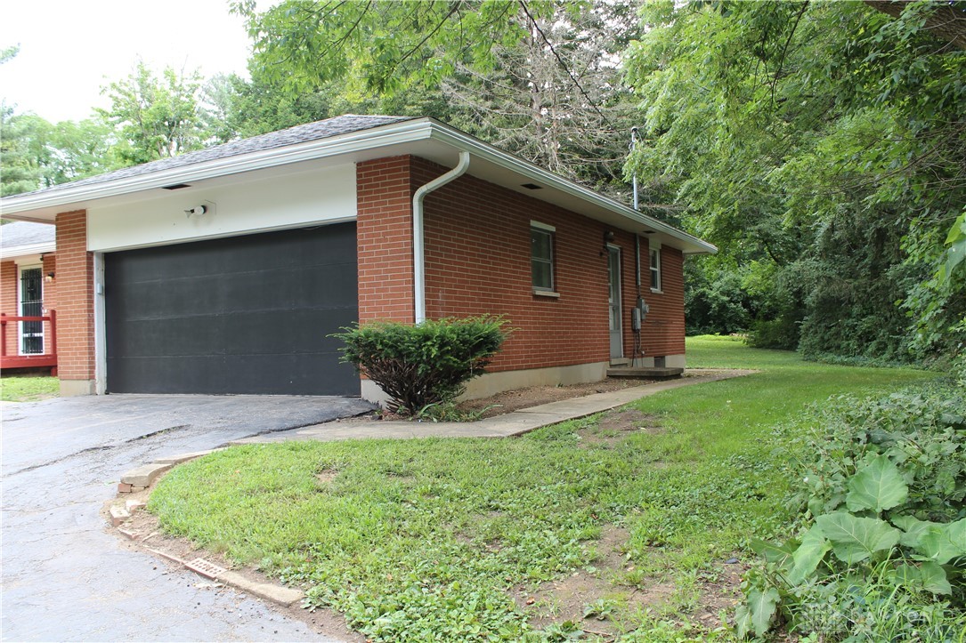 8390 Dog Leg Road Dayton, OH 45414 - Photo 4 of 61