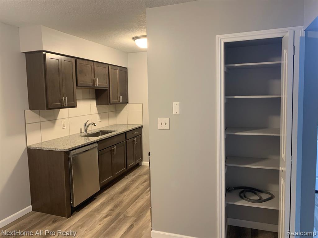 1254 East West Maple Road, Unit 6 Walled Lake, MI 48390 - Photo 4 of 12