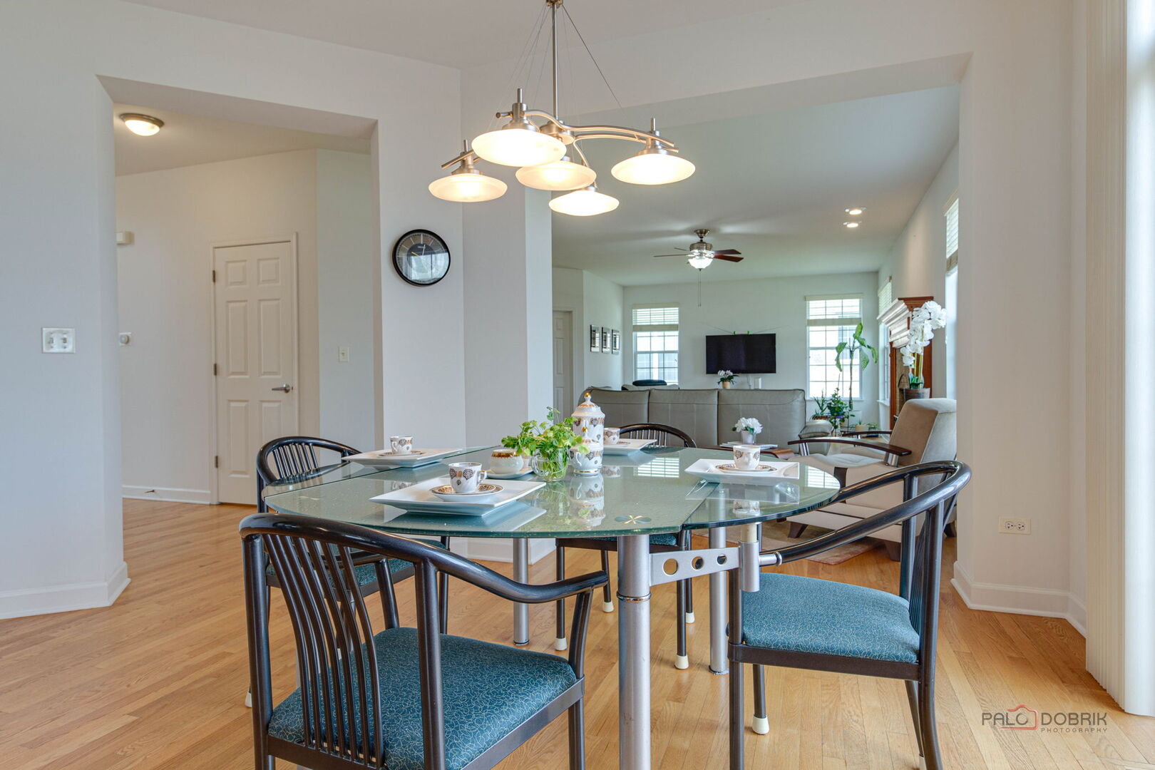 1330 Horizon Trail Wheeling, IL 60090 - Photo 15 of 39 a view of a dining room with furniture and a chandelier