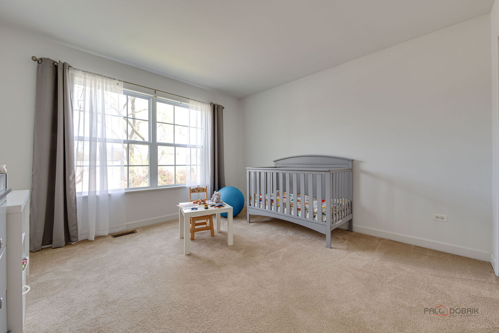 1330 Horizon Trail Wheeling, IL 60090 - Photo 28 of 39 a view of an empty room with a window