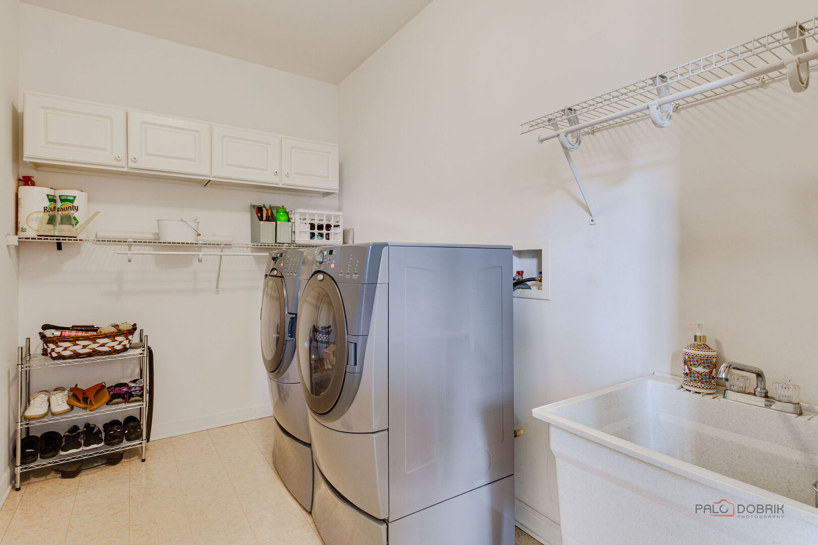 1330 Horizon Trail Wheeling, IL 60090 - Photo 33 of 39 a utility room with cabinets and washer