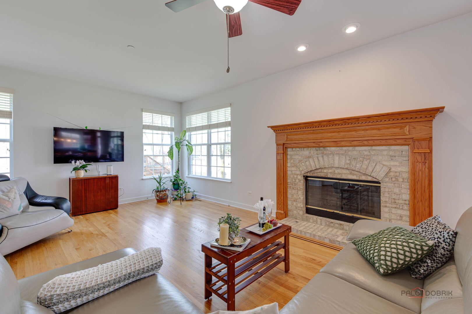 1330 Horizon Trail Wheeling, IL 60090 - Photo 10 of 39 a living room with furniture a flat screen tv and a fireplace