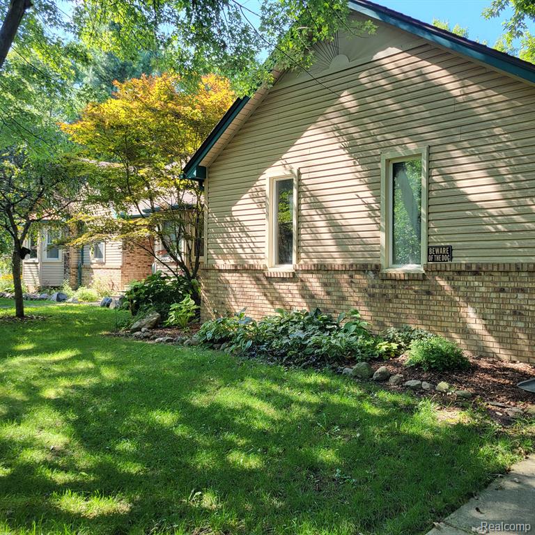 14848 Sharrard Road Allenton, MI 48002 - Photo 4 of 56