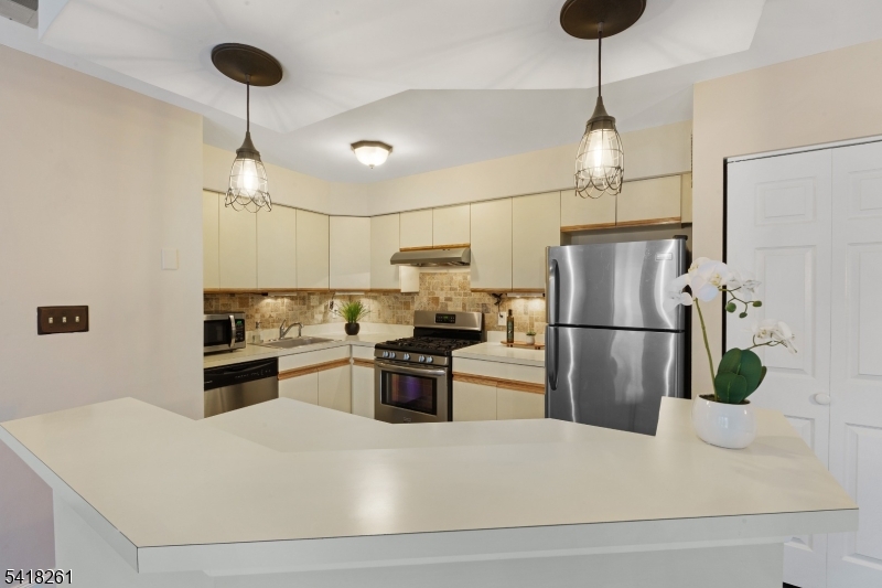 66 Sam Bonnell Drive Clinton, NJ 08809 - Photo 9 of 19