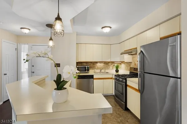 $229,000 | 66 Sam Bonnell Drive, Clinton, NJ 08809