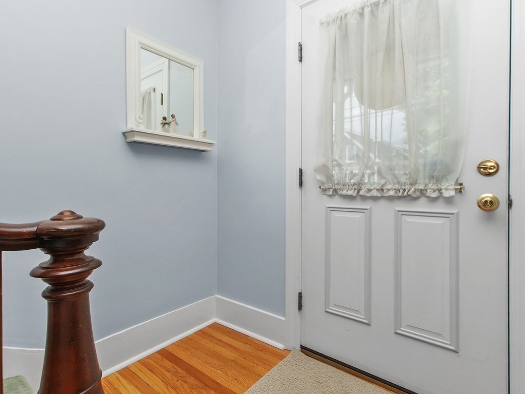 29 Ash Street Waltham, MA 02453 - Photo 15 of 37