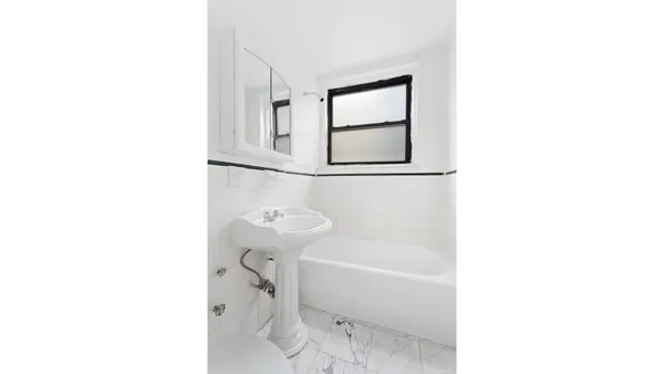 $2,895 | 414 West 44th Street, Unit 2C | Hell's Kitchen