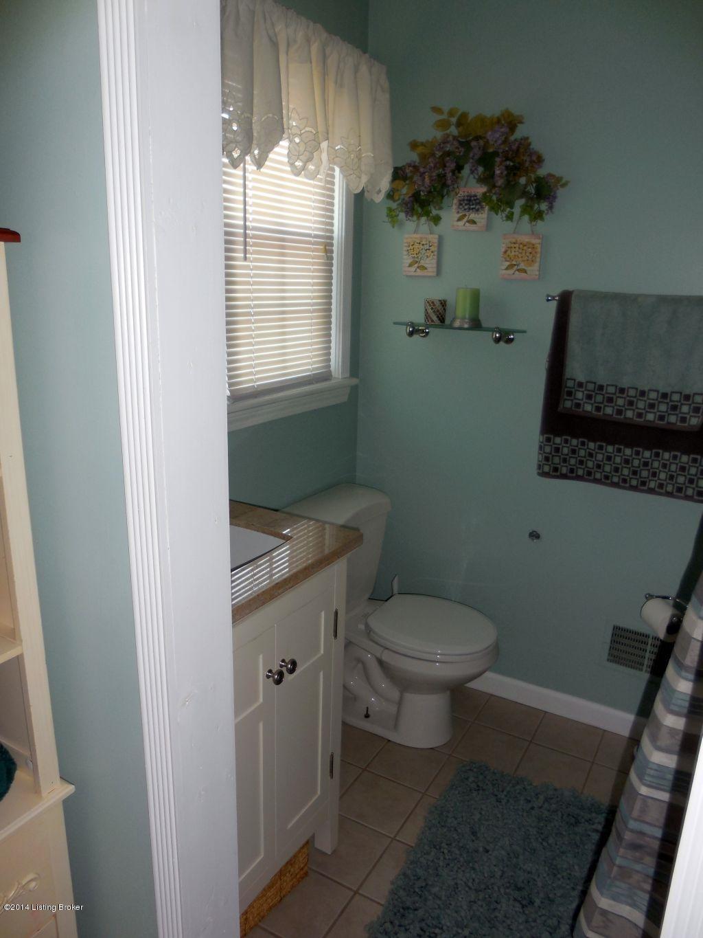 4603 Hedges Road Louisville, KY 40216 - Photo 14 of 22 Master bath