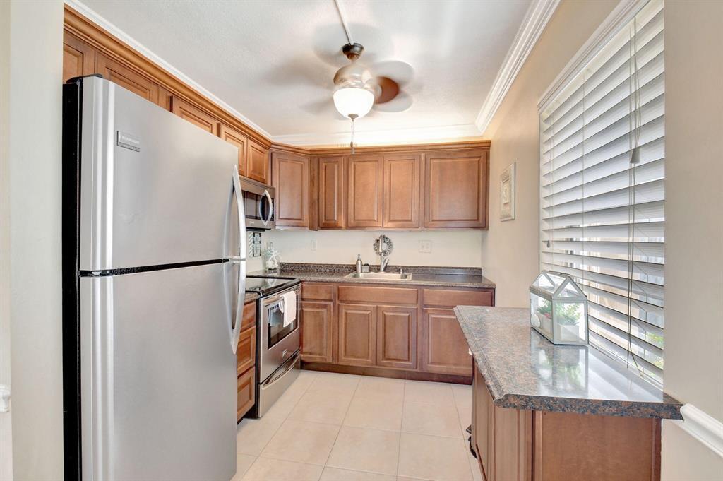 595 Normandy Lane Delray Beach, FL 33484 - Photo 3 of 16 q2