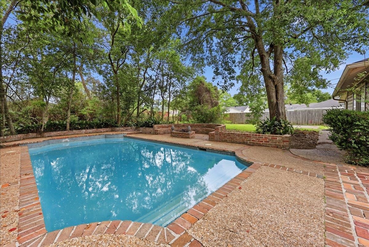 5590 Clinton Street Beaumont, TX 77706 - Photo 2 of 37