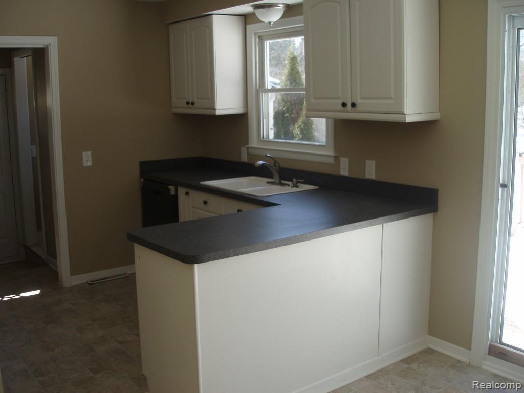 2307 Jones Road Waterford, MI 48327 - Photo 6 of 14 andrew 3-7-14 143.jpg