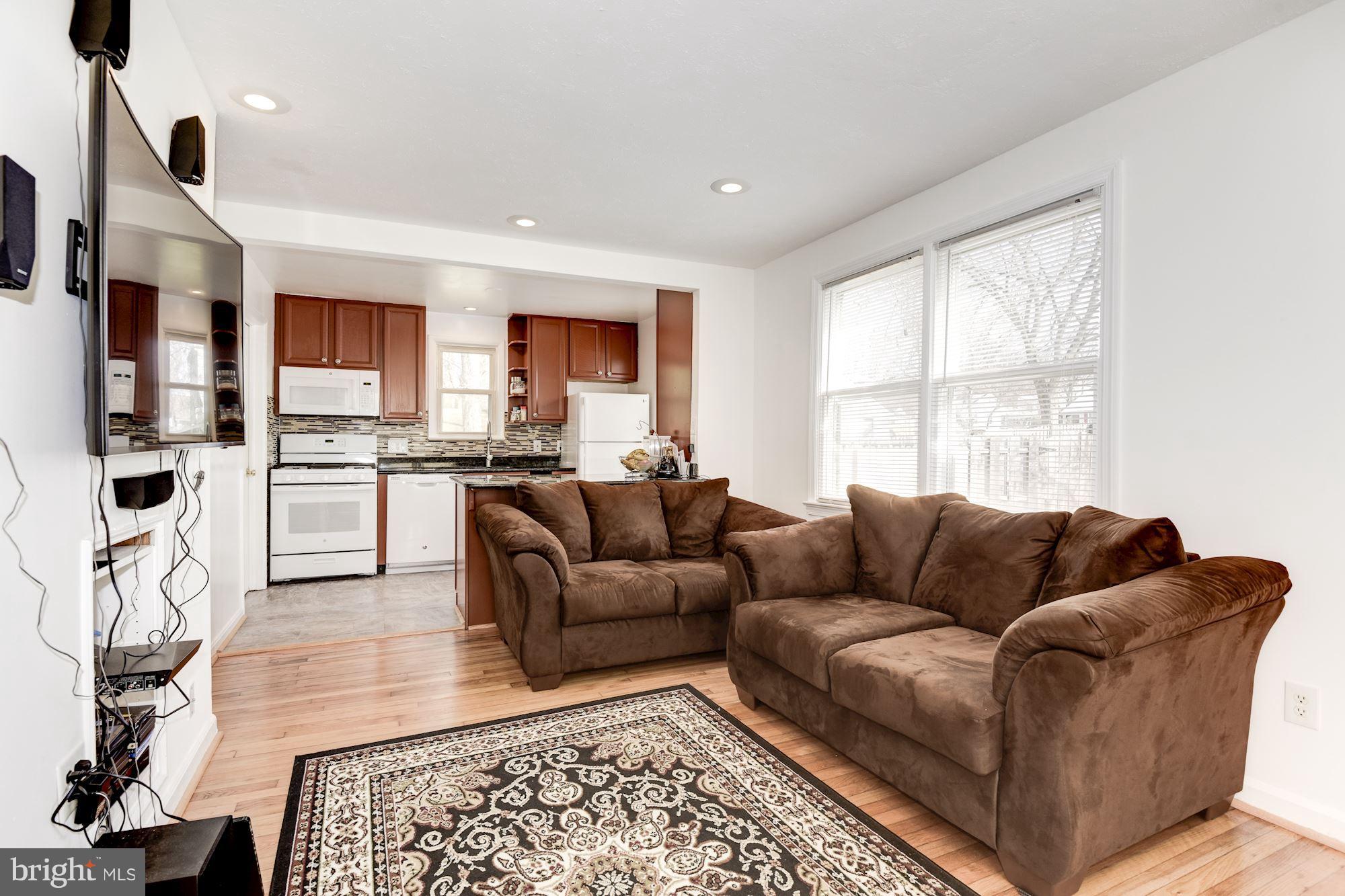 3035 Wayne Road Falls Church, VA 22042 - Photo 3 of 27 Living Room