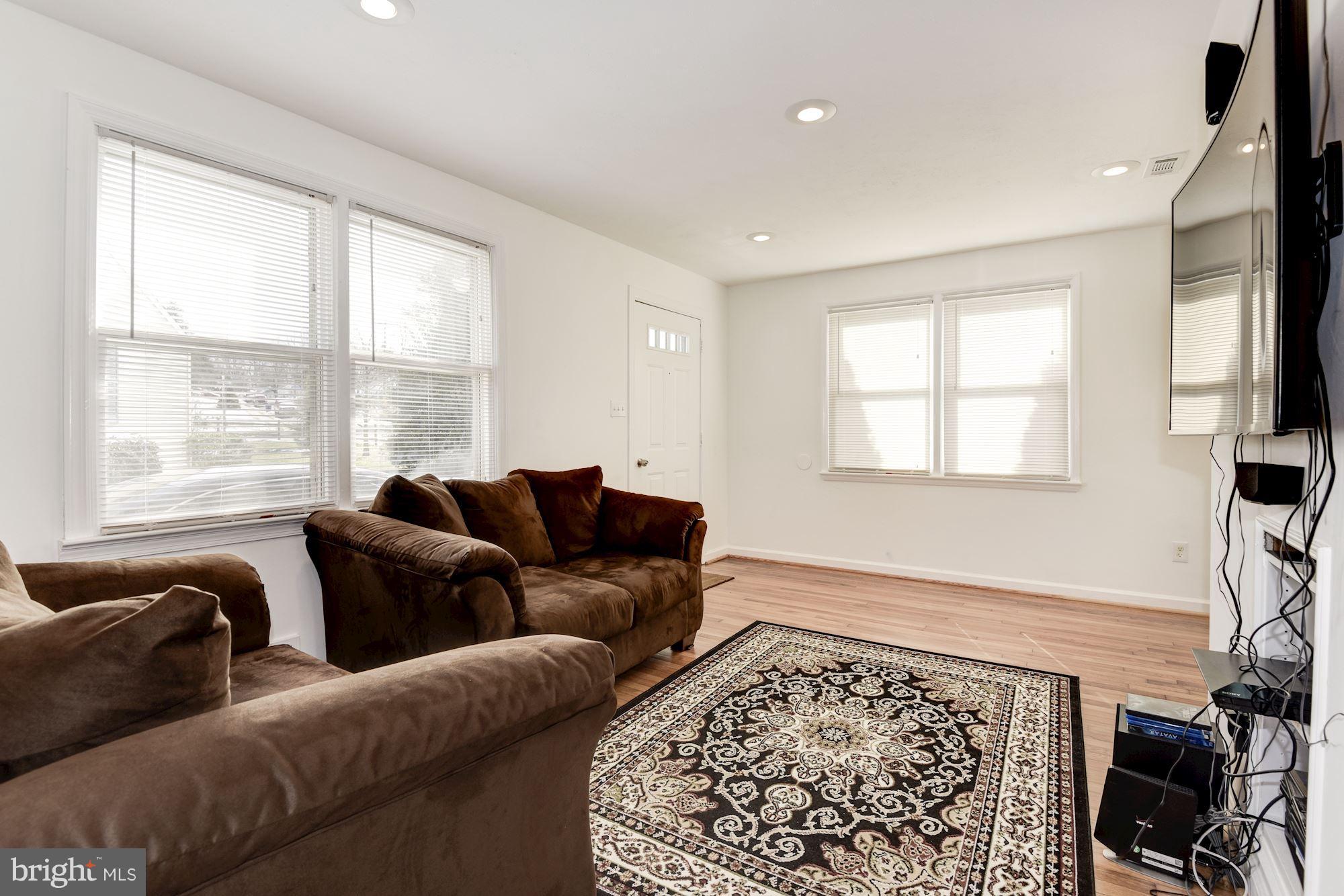 3035 Wayne Road Falls Church, VA 22042 - Photo 4 of 27 Living Room