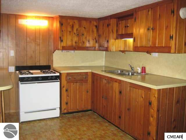 9744 East River Road Mount Pleasant, MI 48858 - Photo 3 of 7 1770186-2.JPG