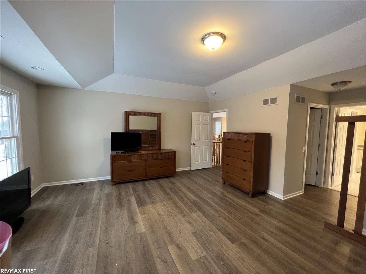 3836 Red Root Road Lake Orion, MI 48360 - Photo 14 of 44