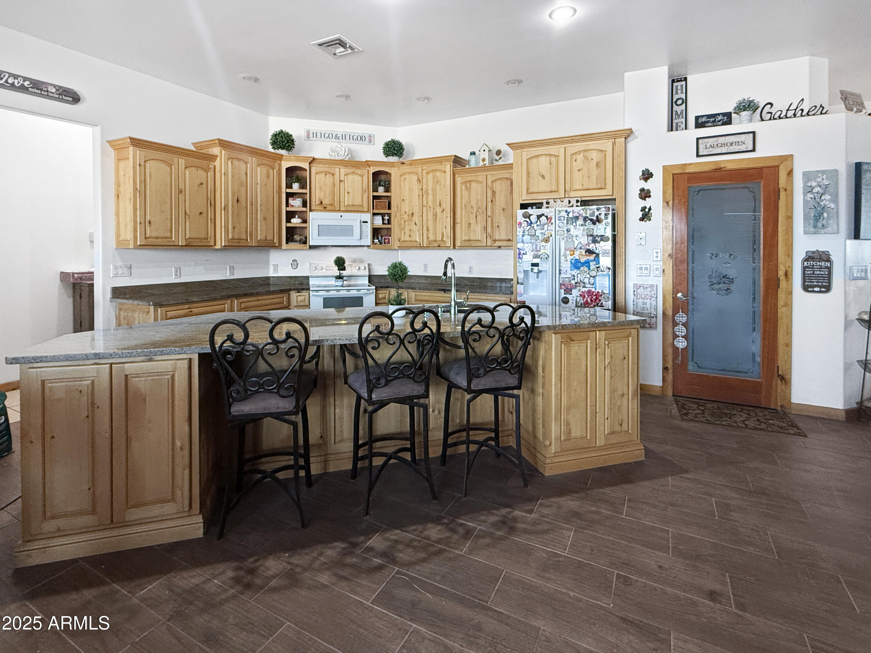 2423 South Johnson Road Buckeye, AZ 85326 - Photo 4 of 9 bd10eaef9e5e2972be59a232cc8ea9bfce6b2027