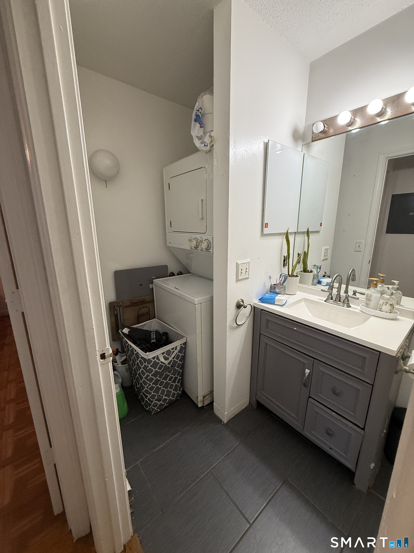 135 Flax Hill Road, Unit 10 Norwalk, CT 06854 - Photo 6 of 9