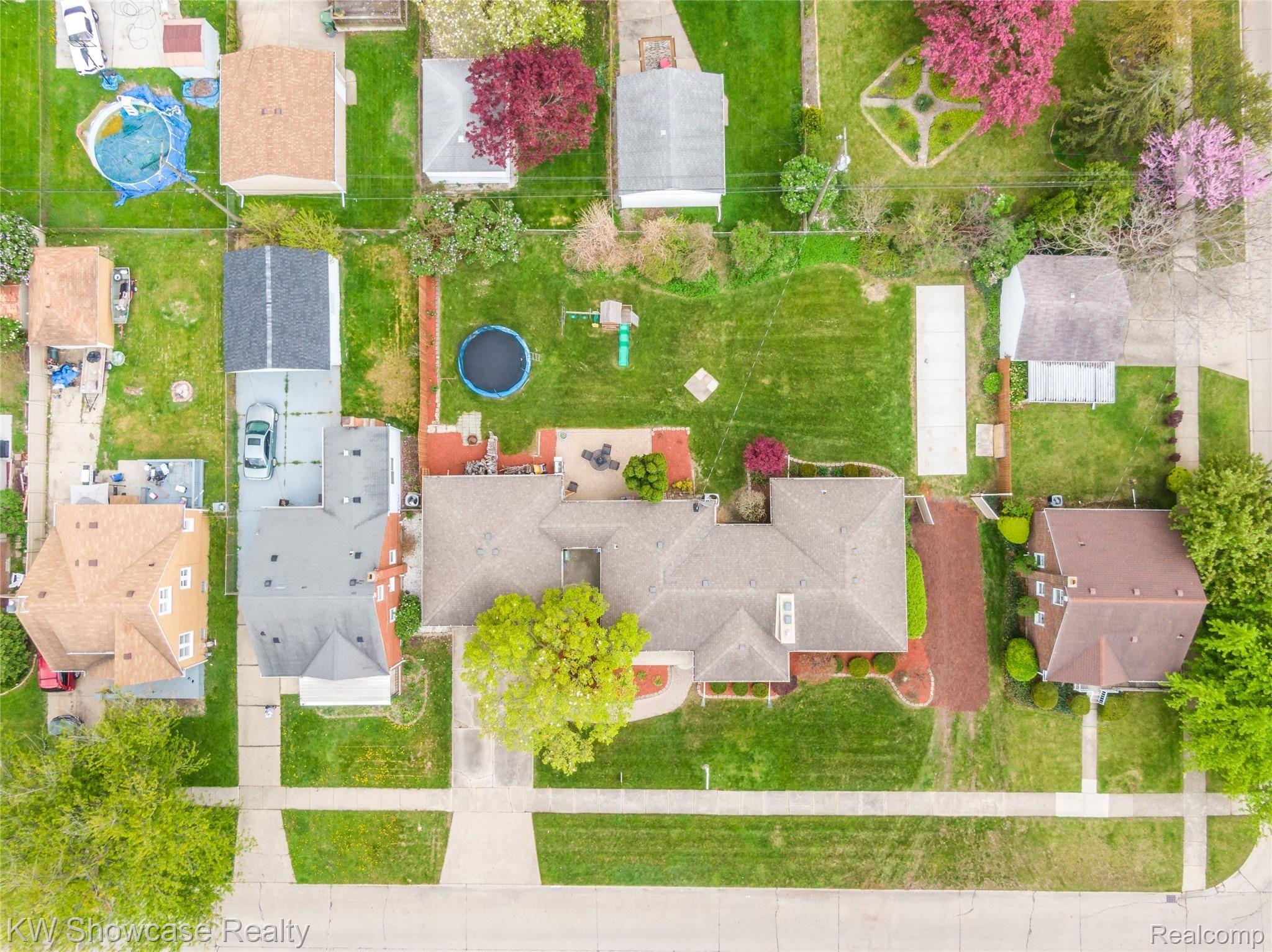 12839 Rosedale Street Southgate, MI 48195 - Photo 3 of 34 This drone shot highlight the extra large triple sized lot.