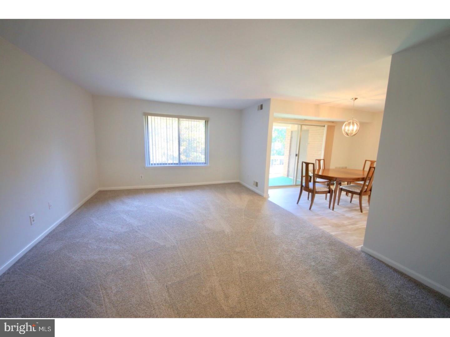 163-6 Echelon Road Voorhees, NJ 08043 - Photo 3 of 23 Living Room